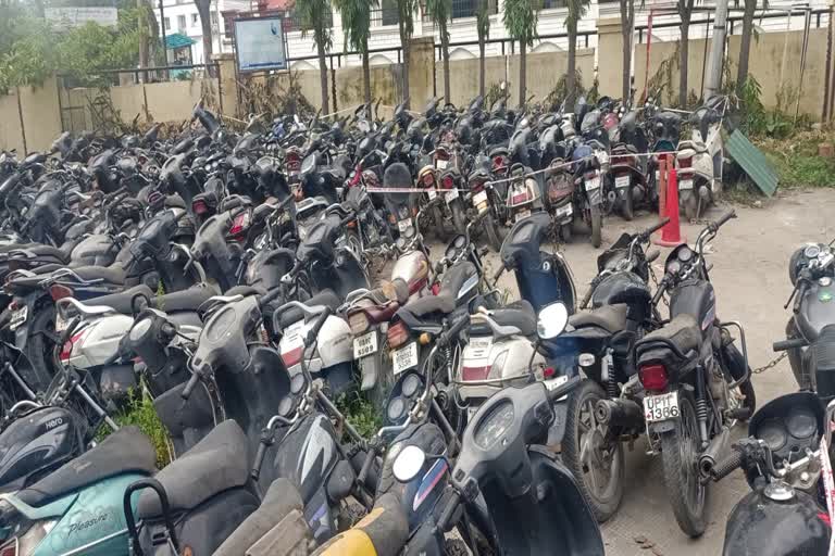 Auction of 65 two wheelers in Dehradun traffic office