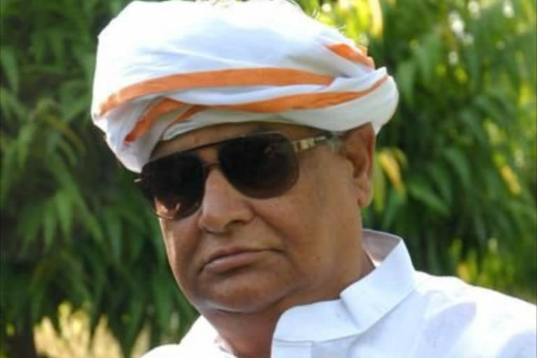 Rajya Sabha MP Dr Kirodi Lal Meena on Monday lodged a complaint with the police and Rajasthan administration after he received a hand-written life threat note at his Pandara Road bunglow in New Delhi. The MP has written a letter to Rajasthan Chief Minister Ashok Gehlot in this regard.