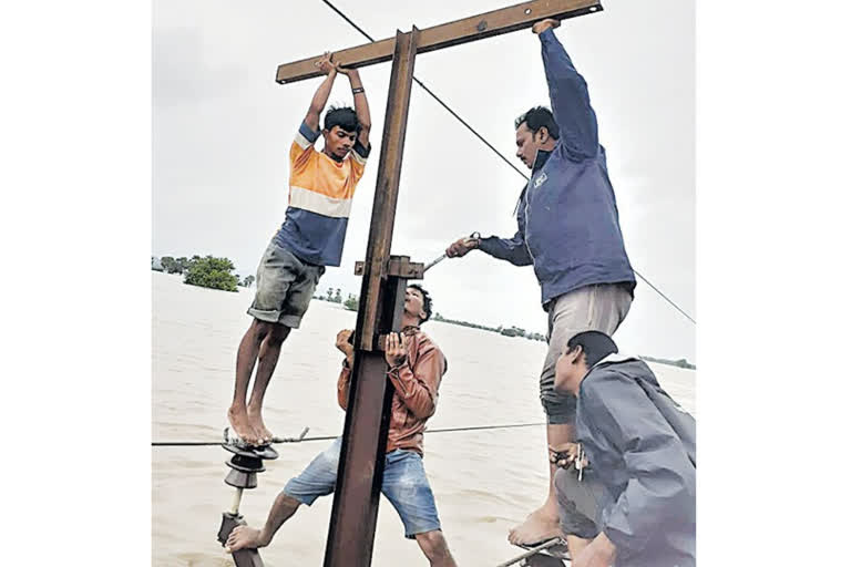 చీకట్లోనే పల్లెలు..