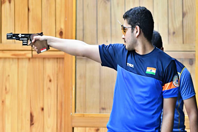 Shooting news  Shooting World Cup  Anish Bhanwala  Rhythm Sangwan  Bronze medals  आईएसएसएफ निशानेबाजी विश्व कप  अनीश भानवाला  रिद्धम सांगवान
