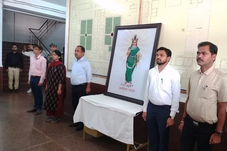 Picture of Chhattisgarh Mahtari in government offices of Balod district