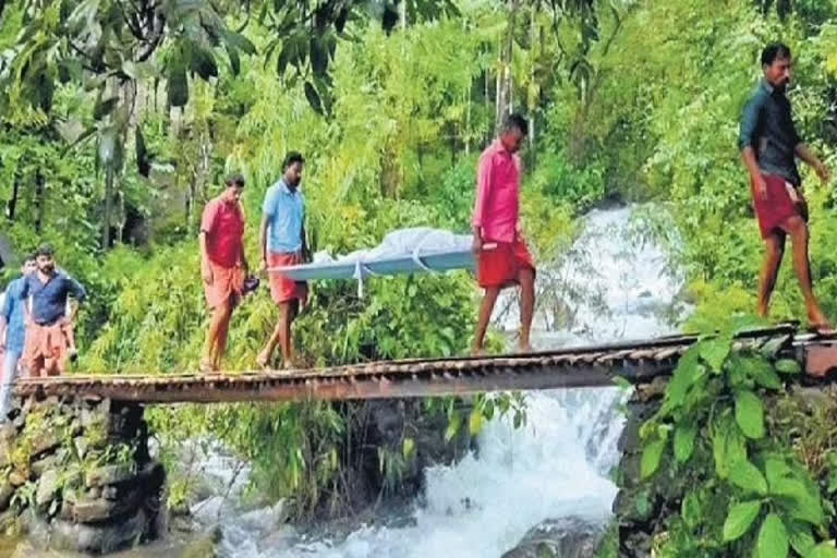 Kerala: Villagers carry body for 1.5 km due to lack of road access