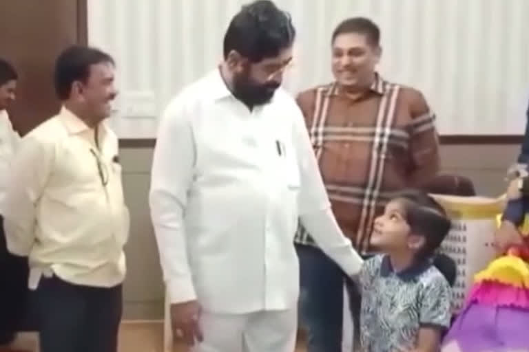 Chief Minister's visit to the little girl