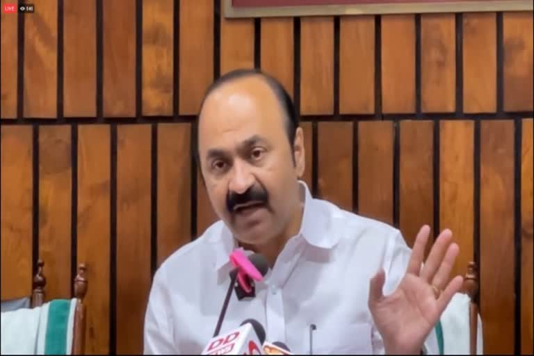 സര്‍ക്കാറിനെ വിമര്‍ശിച്ച് വിഡി സതീശന്‍  VD Satheesan criticise govt  പ്രതിപക്ഷ നേതാവ്  വിമാനത്തില്‍ മുഖ്യമന്ത്രിക്കെതിരെ പ്രതിഷേധം  Protest against the Chief Minister in the plane  മുന്‍ എംഎല്‍എ കെഎസ് ശബരിനാഥന്‍