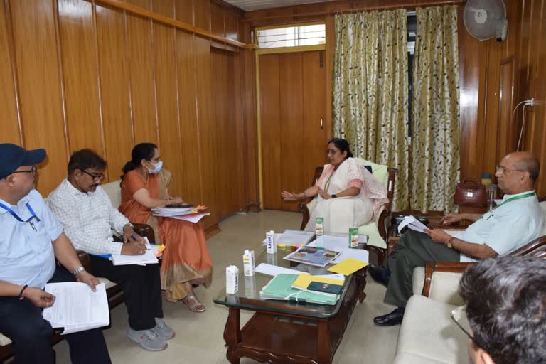 Speaker Ritu Khaduri held a review meeting