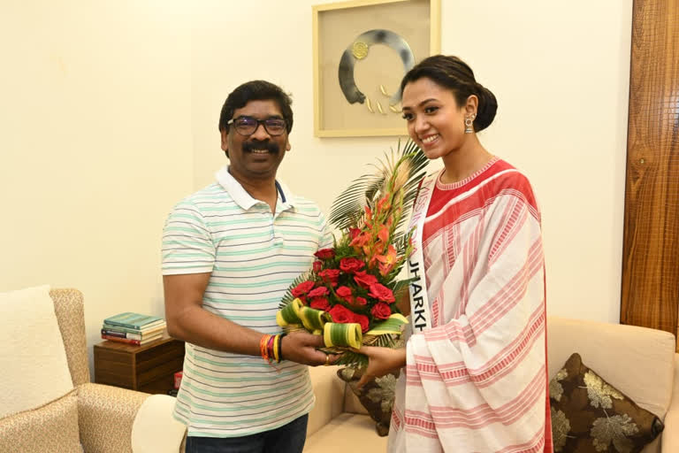 Riya Tirkey meets CM Hemant Soren