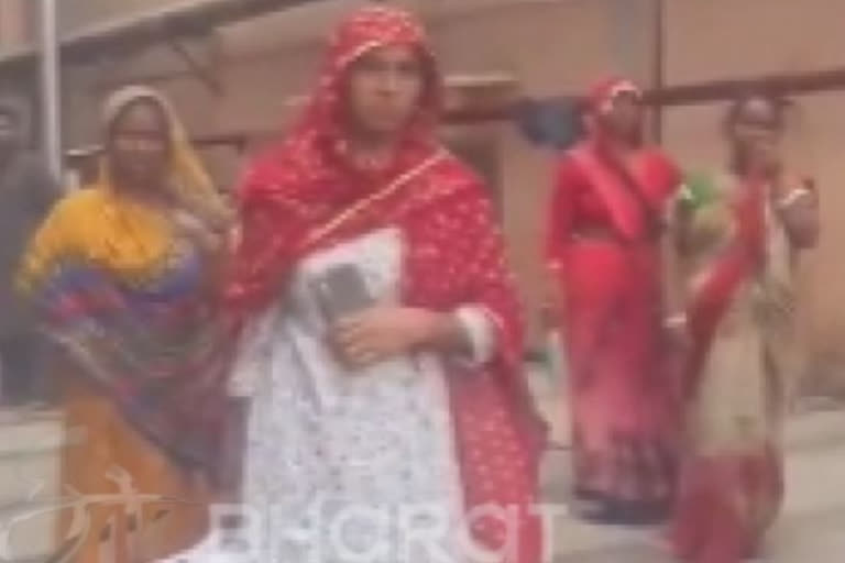 Attendants at Safdarjung Hospital