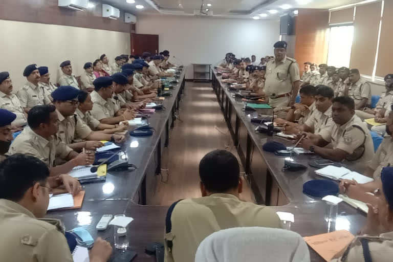 Police officers meeting under leadership of SSP in ranchi