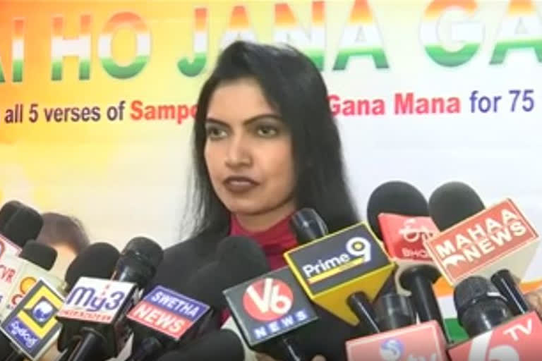 Telangana woman sings the national anthem for 7 hours straight, creates world record