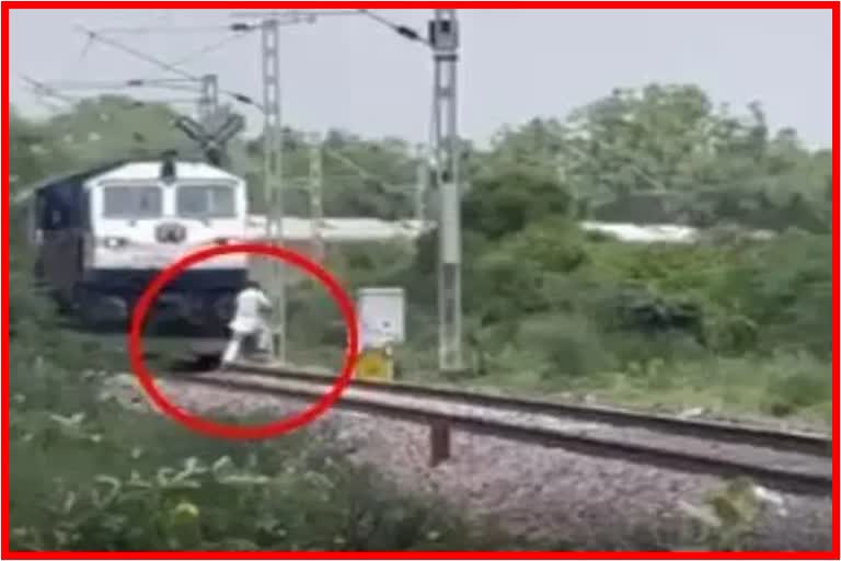 Bsf Jawan Hit By Train Died