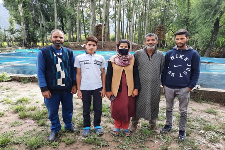 young-kashmiri-girl-bisma-mushtaq-starts-fish-farm-to-earn-livelihood