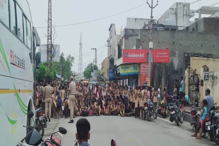 students protested when the government school building was dilapidated