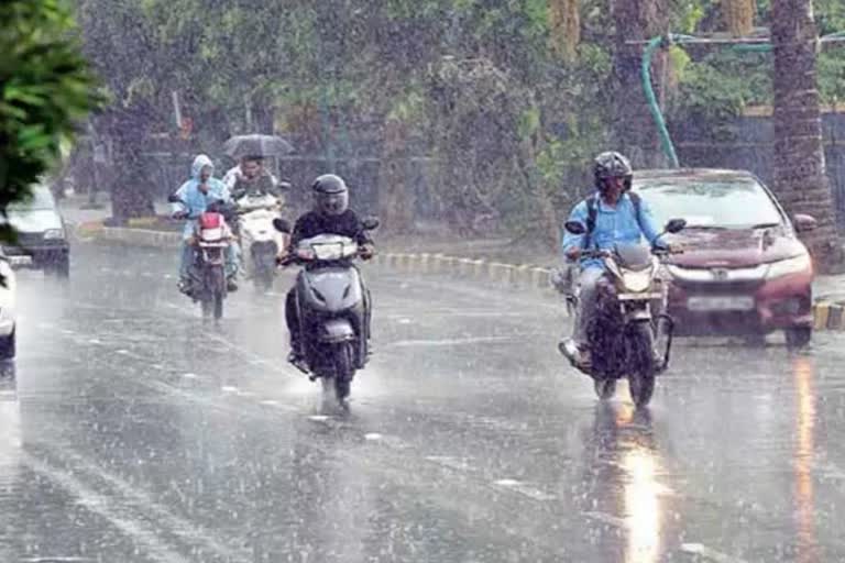 weather updates kerala  rain updates kerala  സംസ്ഥാനത്ത് ഇന്നും നാളെയും ഇടിമിന്നലോടുകൂടിയ മഴ  കേരളത്തിൽ മഴ  കേരളത്തിൽ മഴ മുന്നറിയിപ്പ്  സംസ്ഥാനത്ത് മഴക്ക് സാധ്യത  സംസ്ഥാനത്ത് യെല്ലോ അലർട്ട്  കേരളത്തിൽ നാല് ജില്ലകളിൽ ഇന്ന് യെല്ലോ അലർട്ട്  കേരളത്തിൽ നാളെ അഞ്ച് ജില്ലകളിൽ യെല്ലോ അലർട്ട്