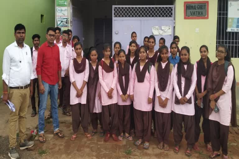 Online job training given to plus two girl students in Dumka