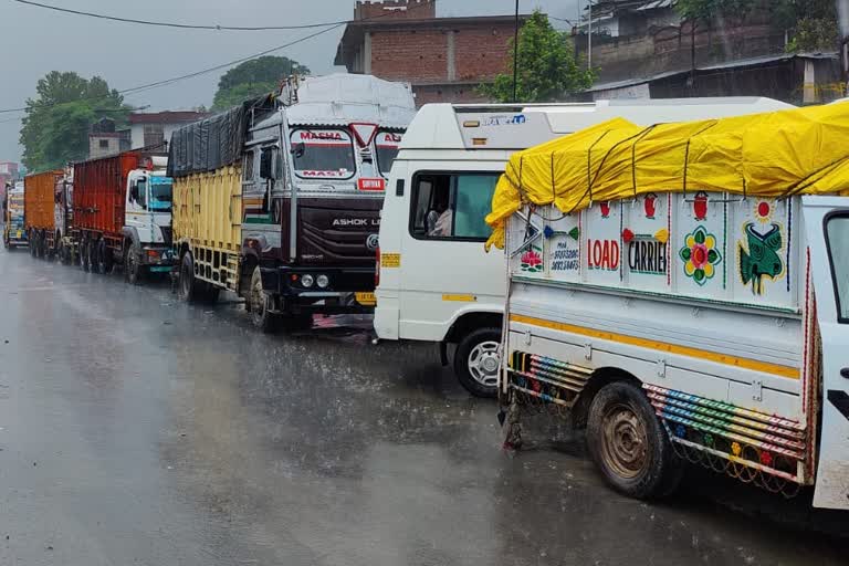 Srinagar Jammu national Highway Suspended for Traffic