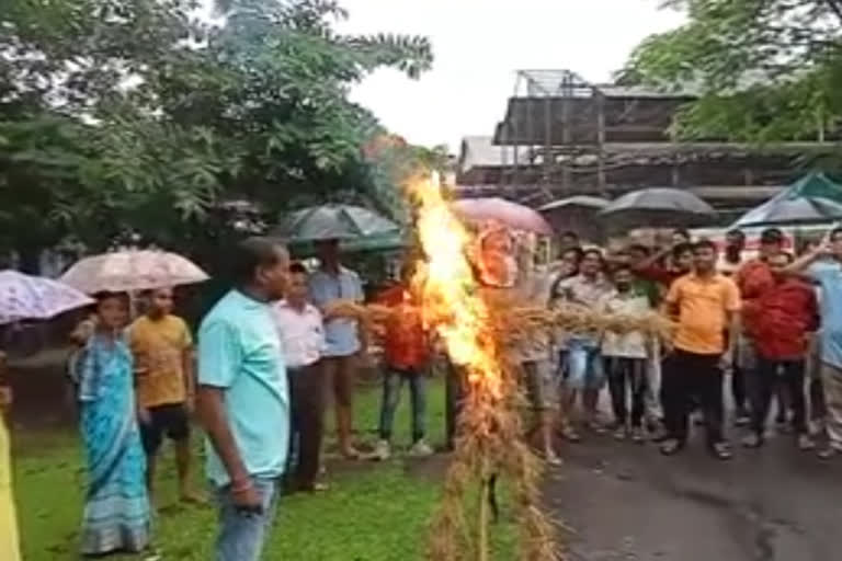 Assam Tea Corporation vice president Shiv Bhadra effigy burnt