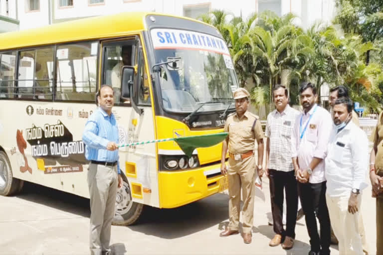 நம்ம செஸ் நம்ம பெருமை தனியார் கல்வி நிறுவன பேருந்துகளில் விழிப்புணர்வு ஸ்டிக்கர்கள்