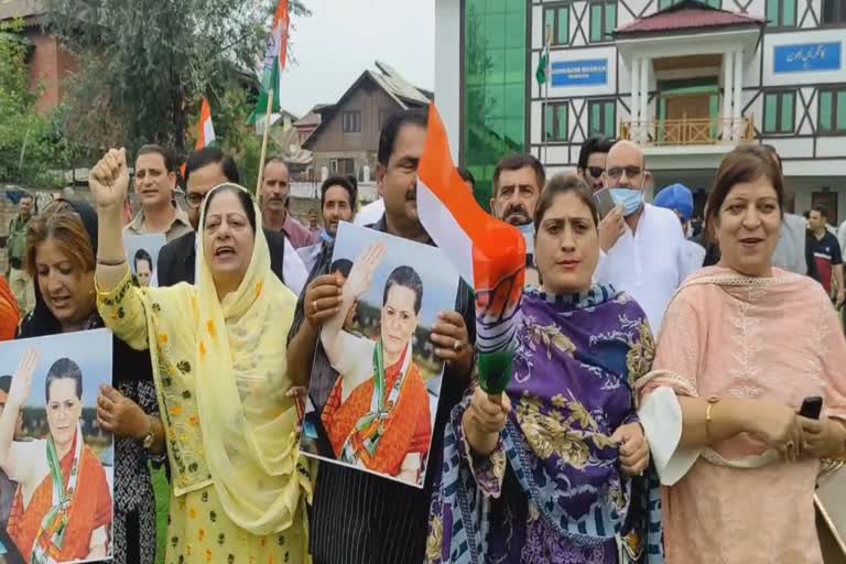 congress-leaders-protest-in-srinagar-over-ed-summon-to-sonia-gandhi