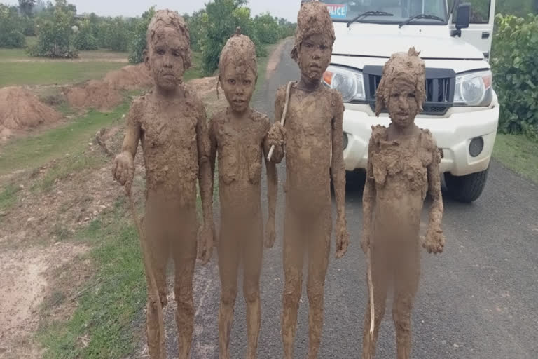 Jamui children drenched in mud