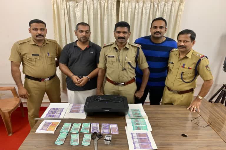 Fake currency auto driver arrested in Thrissur  കള്ളനോട്ടടി ഓട്ടോ ഡ്രൈവർ അറസ്റ്റിൽ  തൃശ്ശൂരില്‍ കള്ളനോട്ടടിച്ച് യാത്രക്കാര്‍ക്ക് ചില്ലറയായി നല്‍കി ഓട്ടോ ഡ്രൈവർ  ഓട്ടോയിൽ കയറിയ വൃദ്ധയ്‌ക്ക് കള്ളനോട്ട് നൽകി ഡ്രൈവർ  തൃശ്ശൂര്‍  Thrissur  Fake currency  auto driver arrested