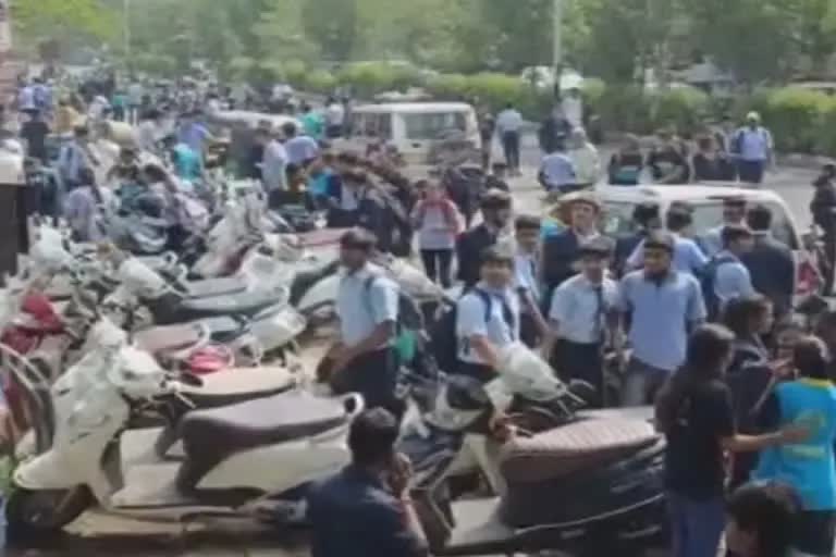 Teachers asked to manage traffic outside schools in Lucknow