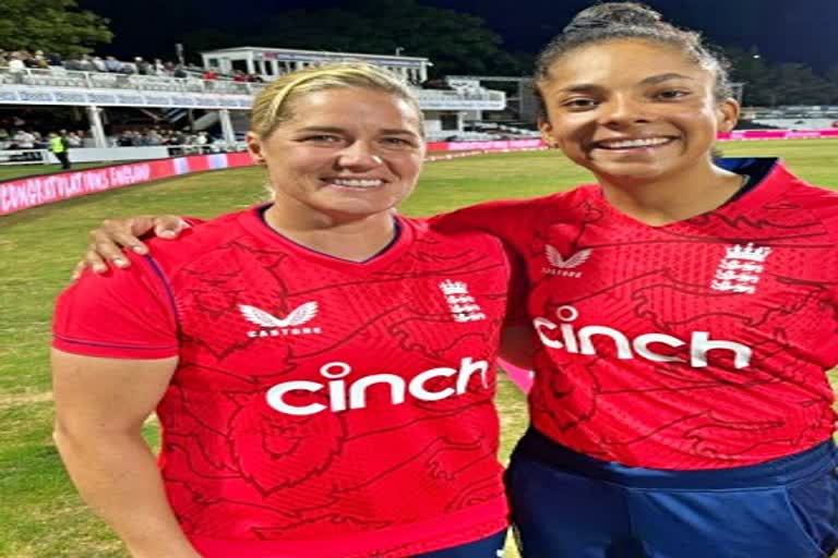 England beat South Africa  England Cricket Team  South Africa Cricket Team  Sports News  Cricket News  Eng vs SA  दक्षिण अफ्रीका महिला क्रिकेट टीम  इंग्लैंड महिला क्रिकेट टीम  टी-20 मैच