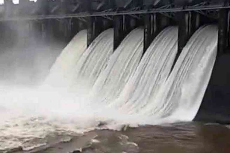 Heavy Rain in Narmadapuram