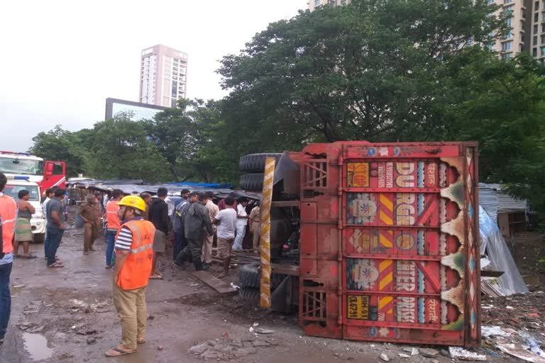 girl died in truck accident in thane