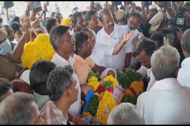 கடலூரில் மாணவி ஸ்ரீமதி உடலுக்கு பொதுமக்கள் அஞ்சலி