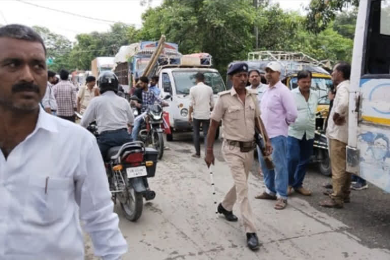 मुजफ्फरपुर में सरकारी यात्री वाहन पर किराये के विवाद
