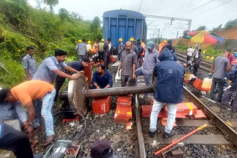 goods-train-derailed-at-kankanadi-in-mangaluru