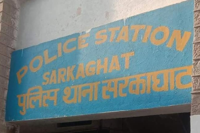 Mandi Police caught smack in Sarkaghat