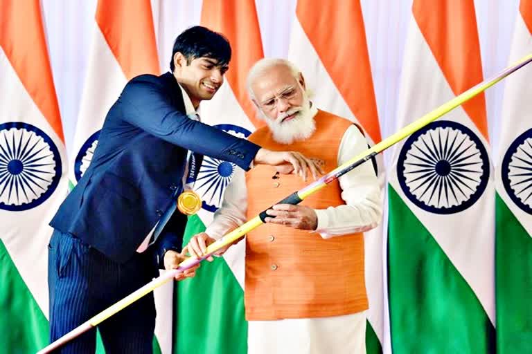 Pm Modi Congratulates Neeraj Chopra  Pm Modi  Neeraj Chopra  Neeraj Chopra On Winning Silver Medal  World Athletics Men's javelin throw final  नीरज चोपड़ा  Neeraj Chopra  वर्ल्ड एथलेटिक्स चैंपियनशिप  जेवलिन थ्रो फाइनल  नीरज चोपड़ा को प्रधानमंत्री मोदी ने दी बधाई