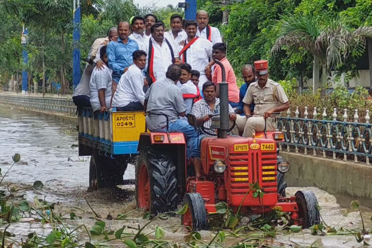 యానాంలో డీఎంకే బృందం