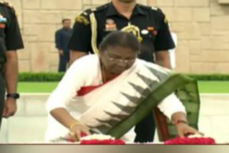 President-elect Murmu pays floral tributes at Raj Ghat