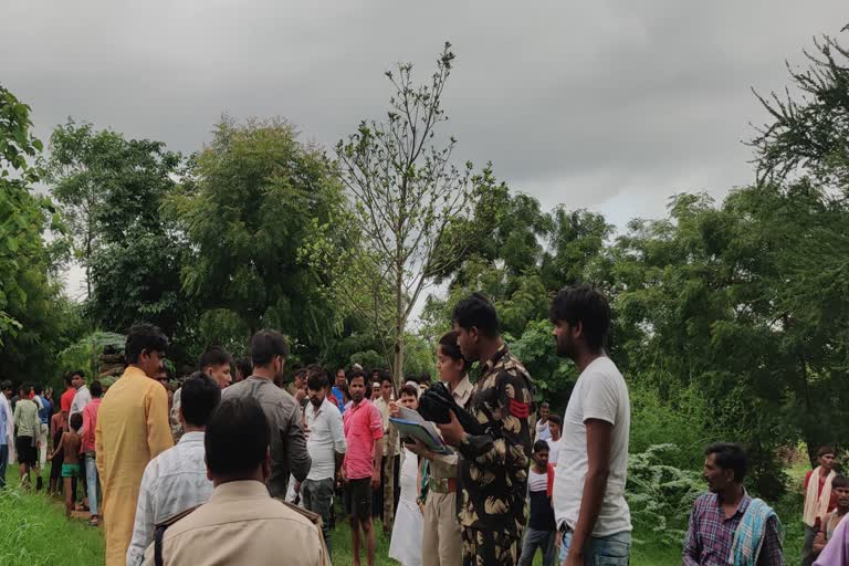 Lover Couple Commits Suicide by hanging on tree