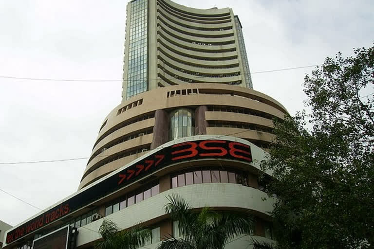 Sensex gains 110 pts in early trade; Nifty above 17,400
