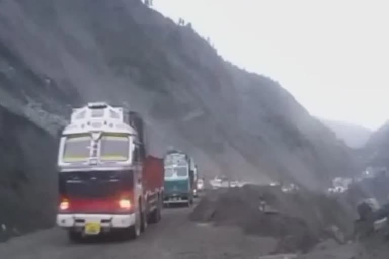 shooting-stones-on-mughal-road-damages-three-trucks