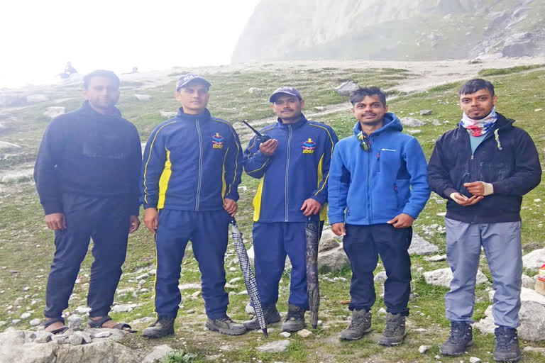 SDRF Team Rescues tourists