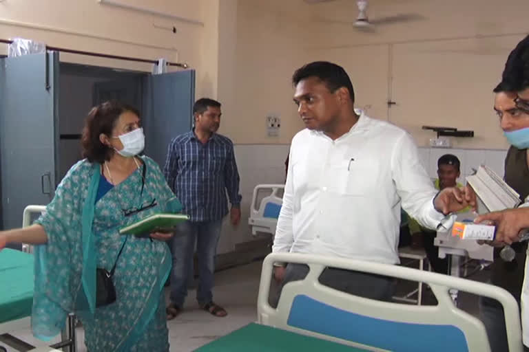 incharge-health-secretary-r-rajesh-kumar-did-surprise-inspection-of-premnagar-hospital