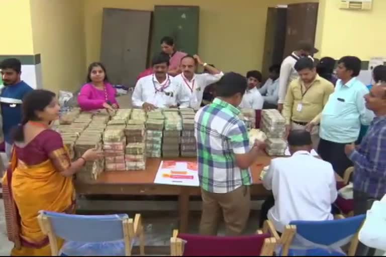 Chamundeshwari temple hundi counting work