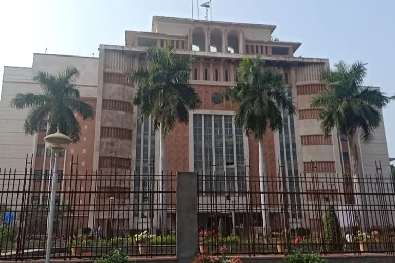 Statues of former chief ministers MP