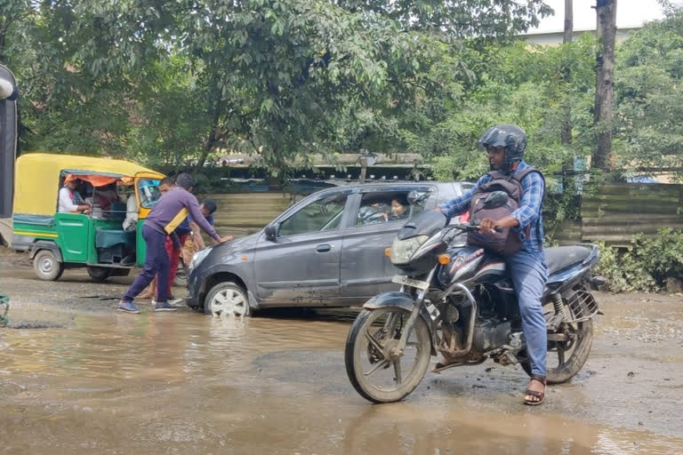 Bad condition of NH 75 E in Khunti