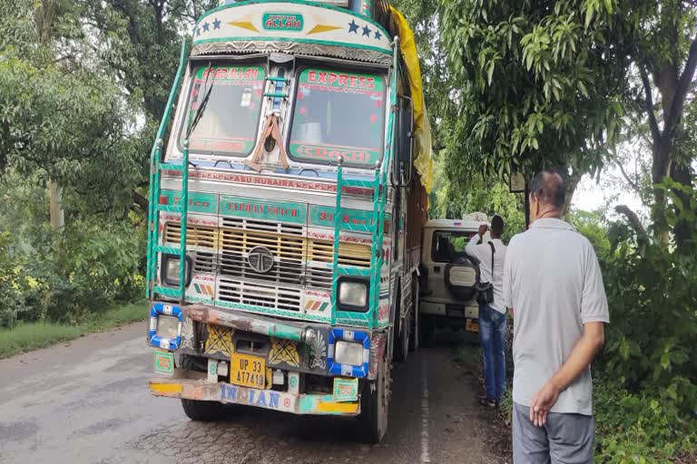 سلطان پور میں ٹرک نے اے آر ٹی او ٹیم کے دو ارکان کو ہلاک کیا