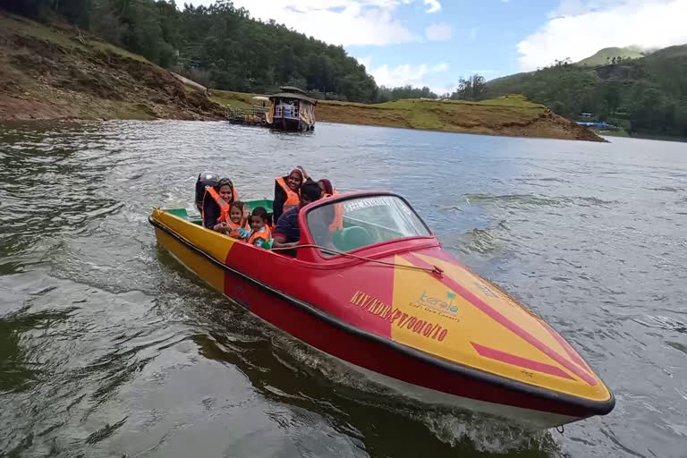 monsoon tourism in Idukki  Rains and winds have subsided  ഇടുക്കിയില്‍ മഴക്കും കാറ്റിനും ശമനം  ഇടുക്കിയില്‍ മണ്‍സൂണ്‍ ടൂറിസത്തിന് പുത്തനുണര്‍വ്  ടൂറിസം മേഖല വീണ്ടും ഉണർന്നു