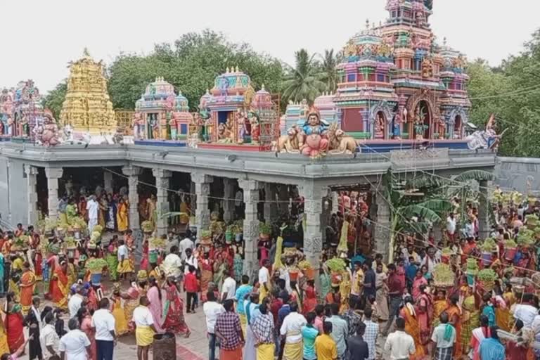 உசிலம்பட்டி அருகே கோயில் திருவிழாவில் இரு தரப்பினரிடையே மோதல் - ஆறு பேர் காயம்