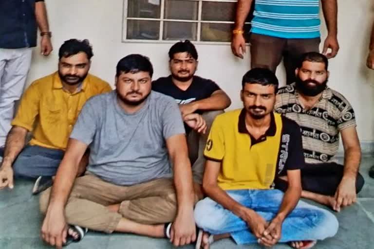 Police arrested 5 vicious crooks