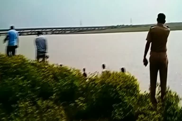 dead body found from brahmani river in deogarh