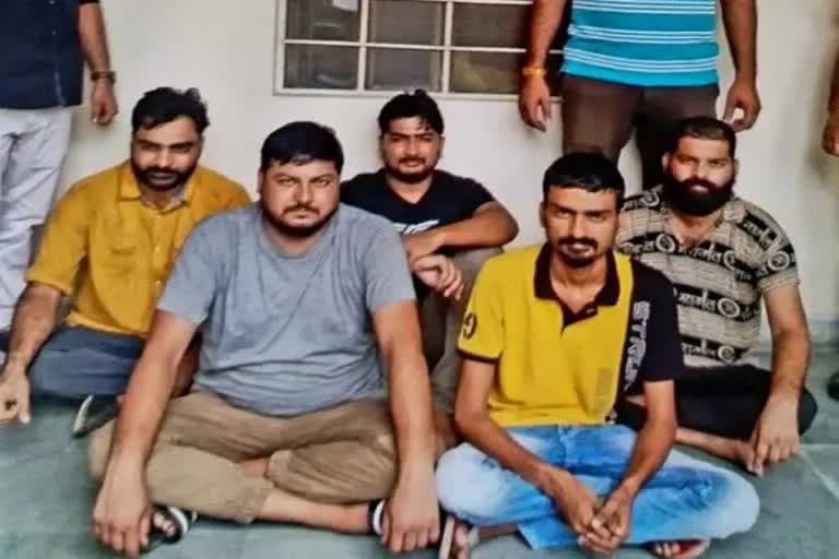 Police arrested 5 vicious crooks