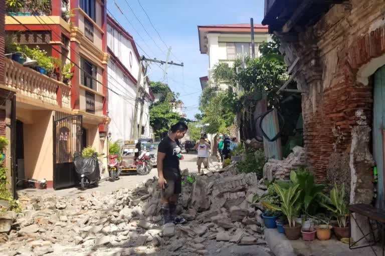 north philippines earthquake  earthquake hits north philippines  manila earthquake tremors  ഫിലിപ്പീന്‍സ് ഭൂചലനം പുതിയ വാര്‍ത്ത  ഫിലിപ്പീന്‍സില്‍ വന്‍ ഭൂചലനം  ഉത്തര ഫിലിപ്പീന്‍സ് ഭൂകമ്പം  ഫിലിപ്പീന്‍സ് ഭൂചലനം മരണം  മനില ഭൂചലനം